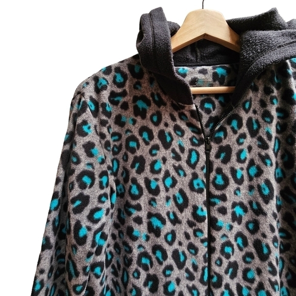 Cuddl Duds Onesie Pajamas in Grey and Turquoise Cheetah Print, Size Small - Picture 3 of 6